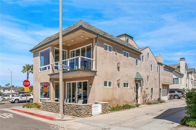 Building Photo - 6111 Seashore Dr