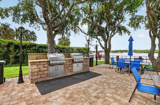 Building Photo - 2121 N Ocean Blvd