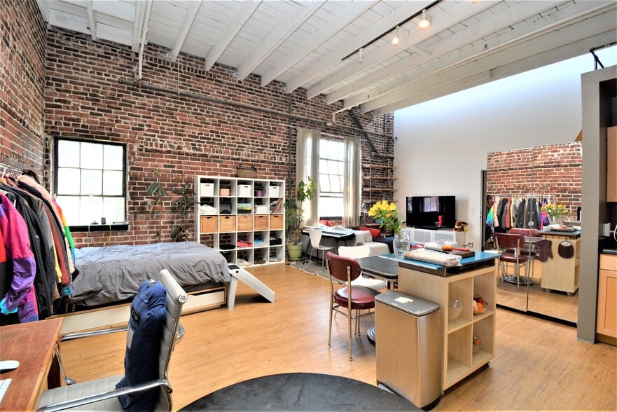 Building Photo - 730 29th St