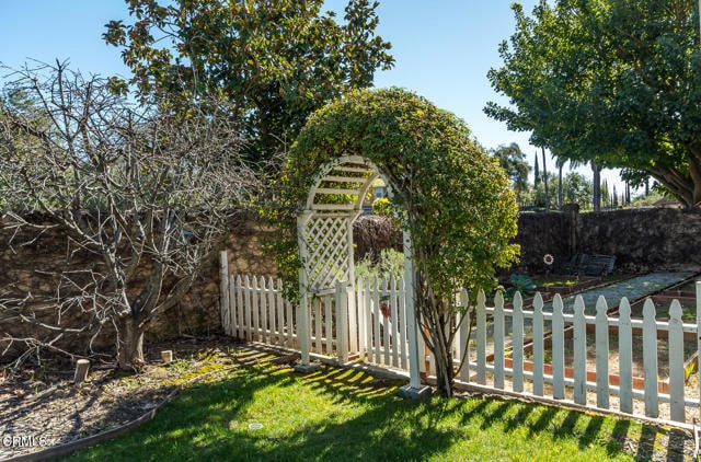 Building Photo - 801 La Vina Ln