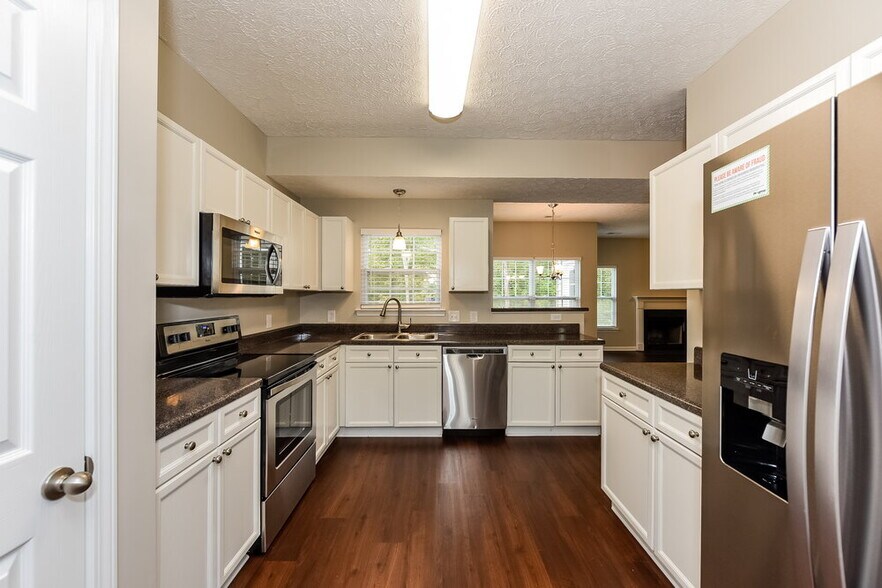 Building Photo - 7245 Legacy Dr