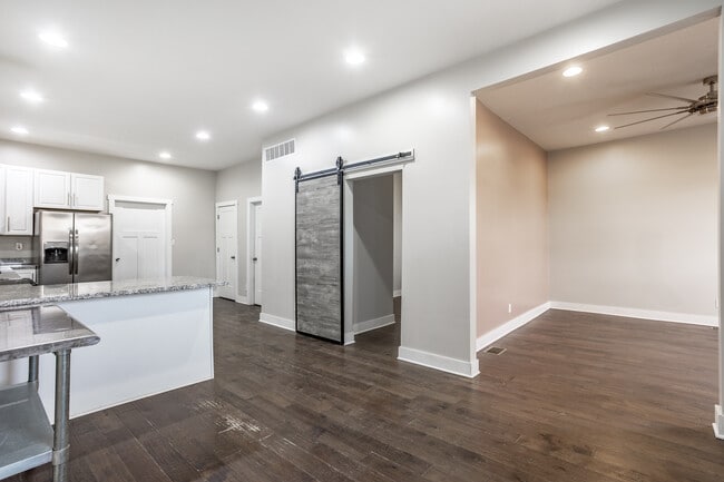 Building Photo - 421 E Morris St