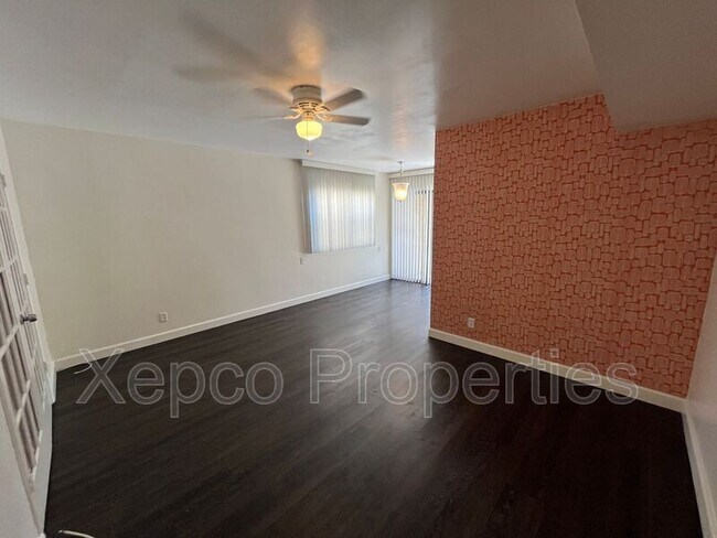 Building Photo - 5300 E Waverly Dr