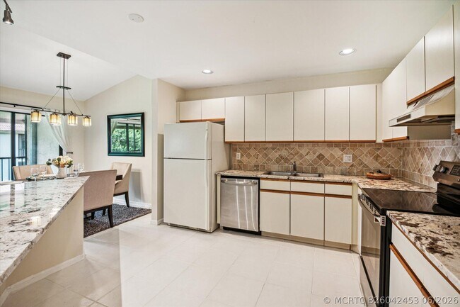 Building Photo - 5750 Coach House Cir