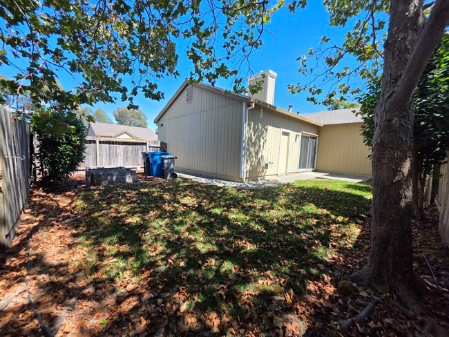 Building Photo - 2412 Summercreek Dr