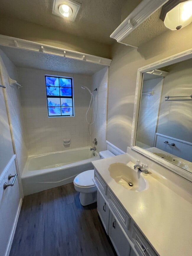 Building Photo - House Located Between Two Parks & Near Mov...