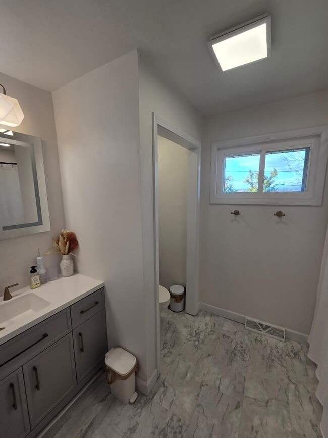 Building Photo - 100 9th Ave