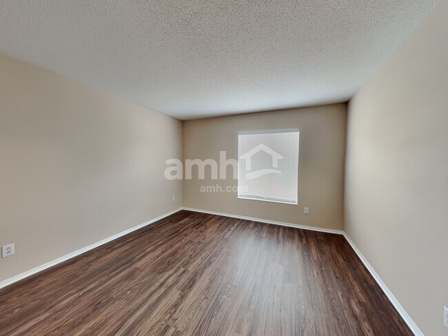 Building Photo - 2050 Harcourt Pl