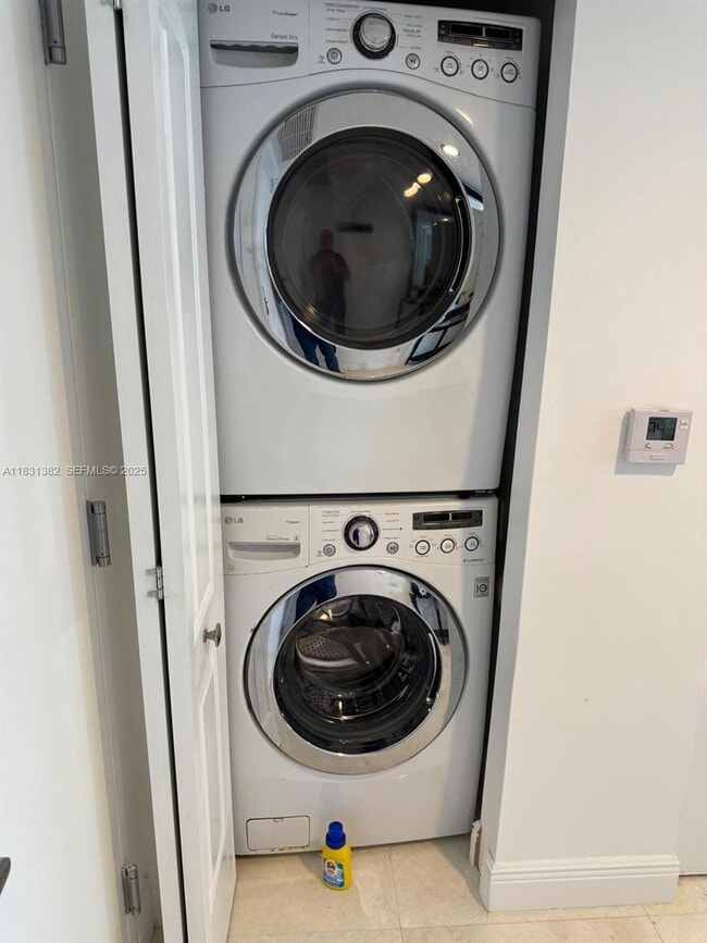 Building Photo - 17375 Collins Ave