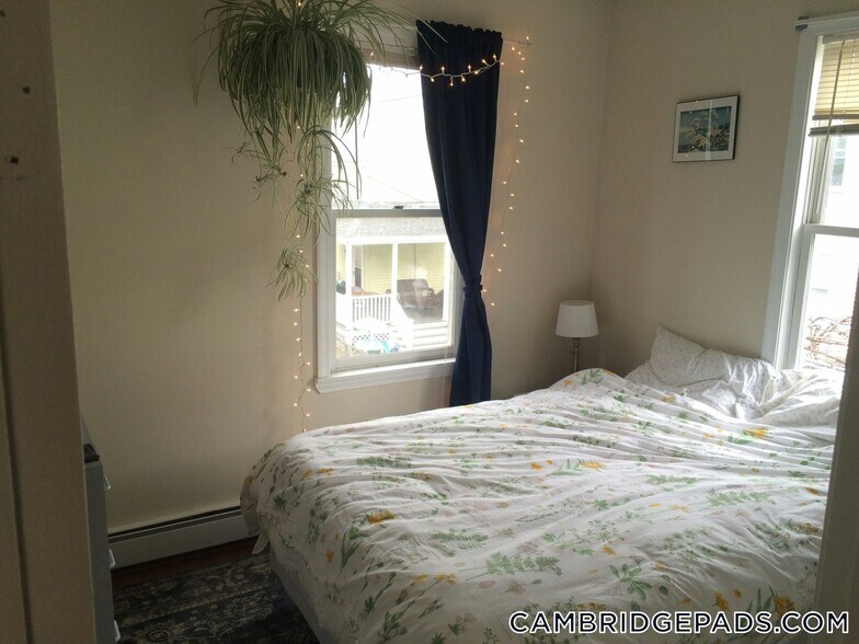 Building Photo - 1124 Cambridge St