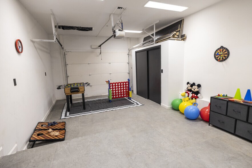 Building Photo - 1080 NY-52