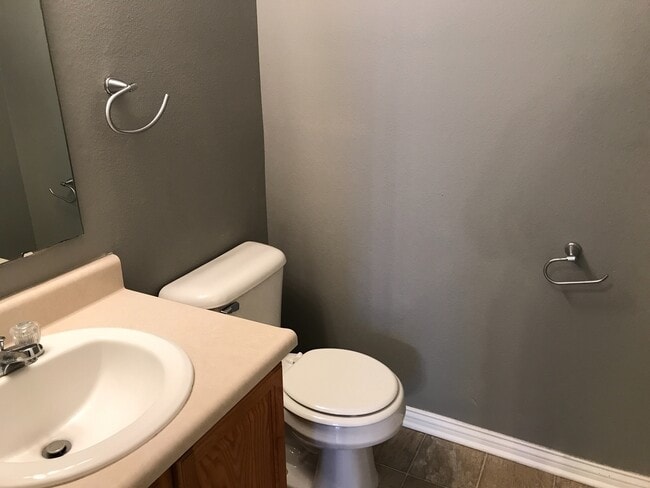Building Photo - Greenfield - 4 Bedroom