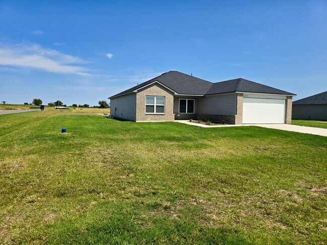 Building Photo - New Construction 3 bedroom Home in Shawnee
