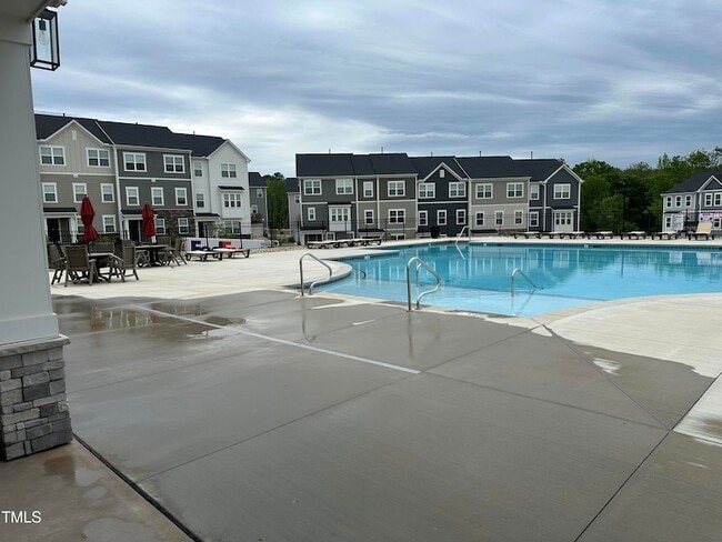 Building Photo - 603 Gimari Dr