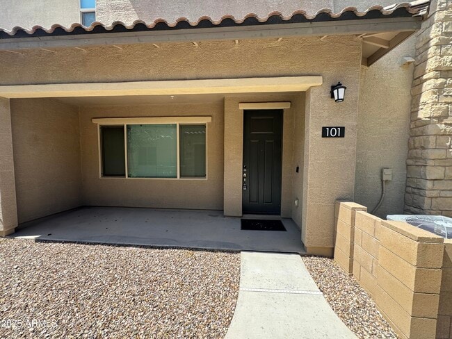 Building Photo - 775 E Furness Dr
