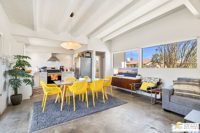 Building Photo - 2267 N San Antonio Rd