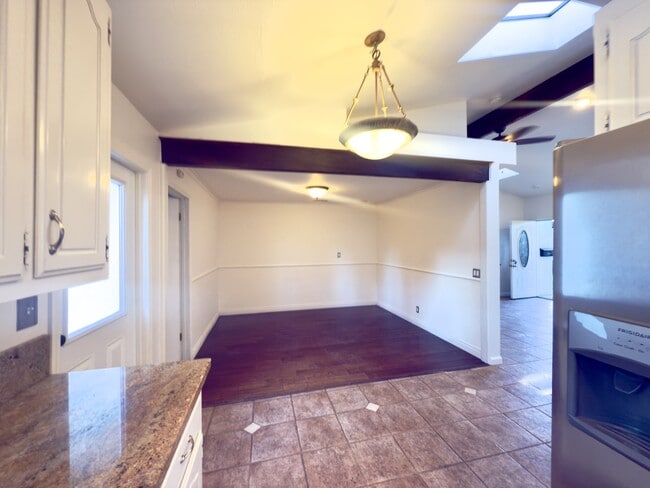 Building Photo - 1857 Vicente Dr