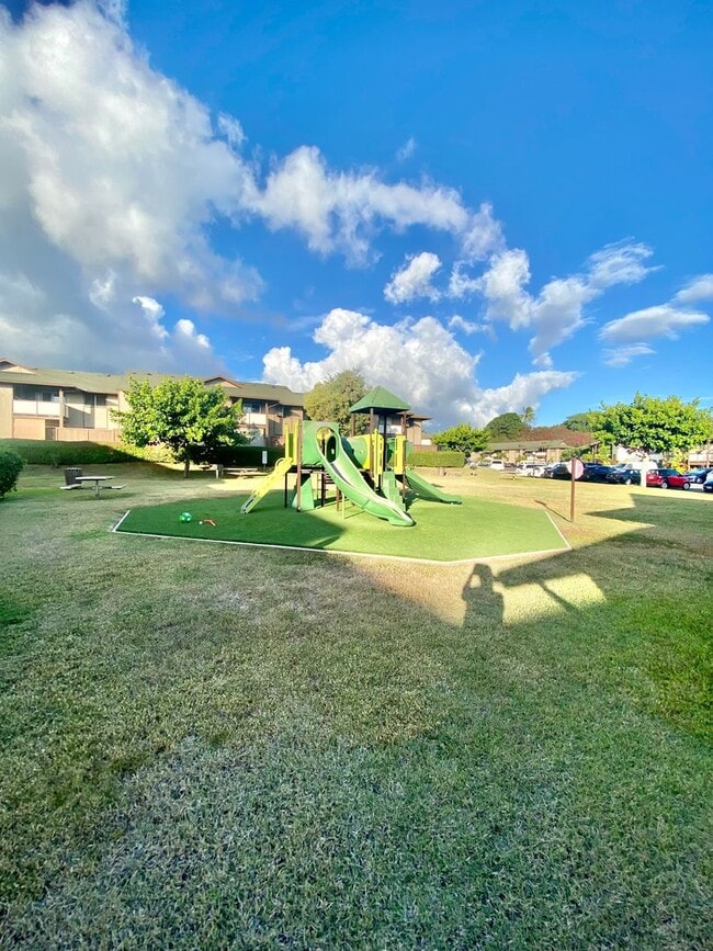 Building Photo - 2 Bed, 2 Bath Townhouse in Salt Lake near Stadium Mall & Rail Station!