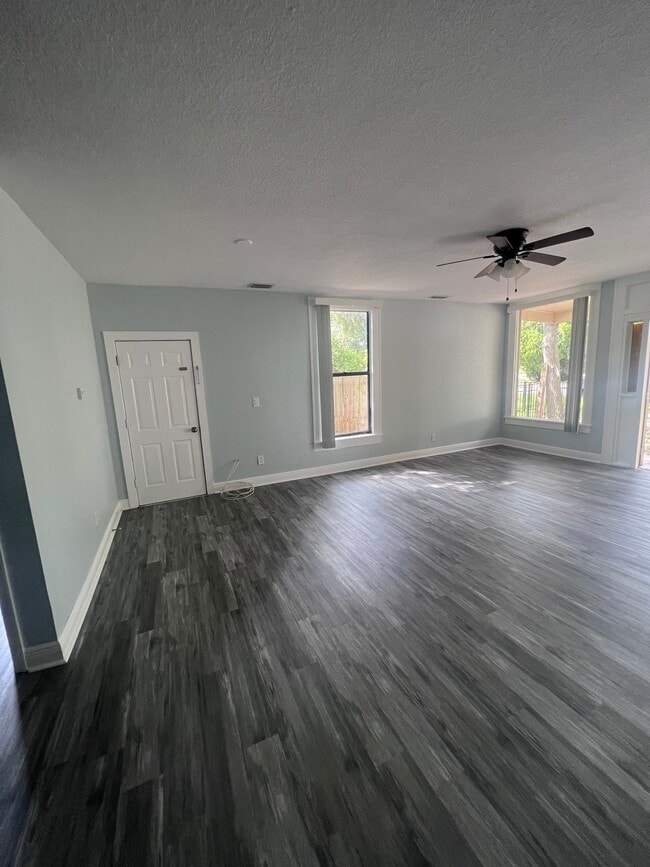 Building Photo - 3649 Haines Rd N