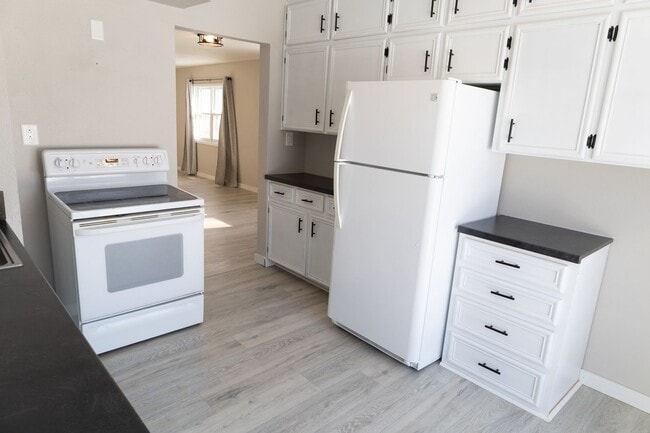 Building Photo - UPDATED 3 Bedroom 1 Bathroom single family home