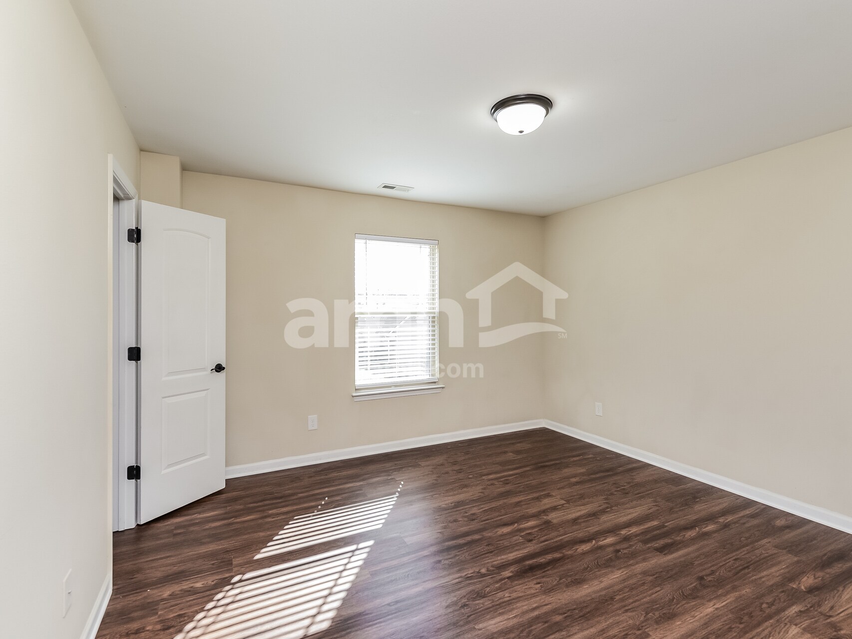 Building Photo - 113 Tannin Way