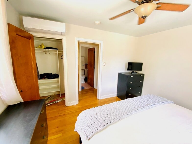 Building Photo - 3132 E 17th Ave