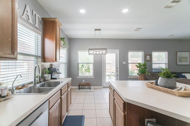 Building Photo - 2823 Sage Bluff Ave