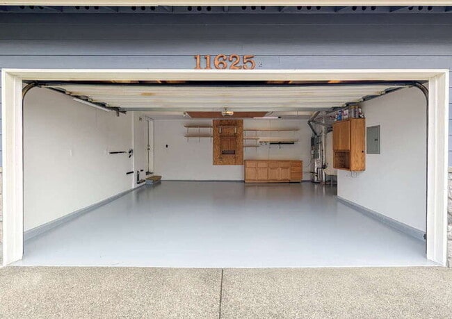 Building Photo - 11625 Center Rd