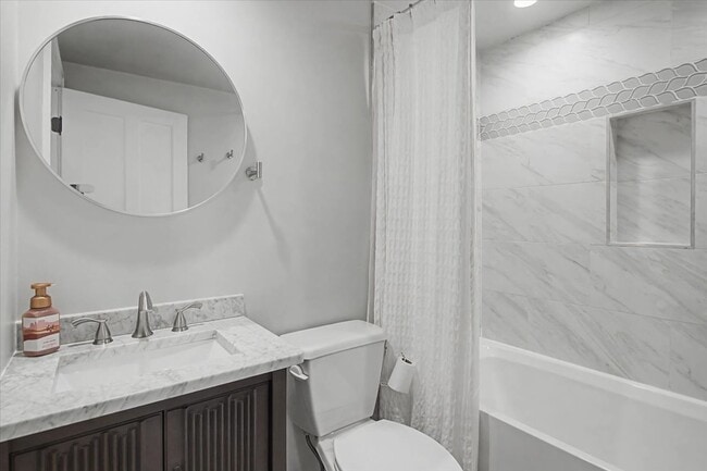 Building Photo - 136 E Jackson St