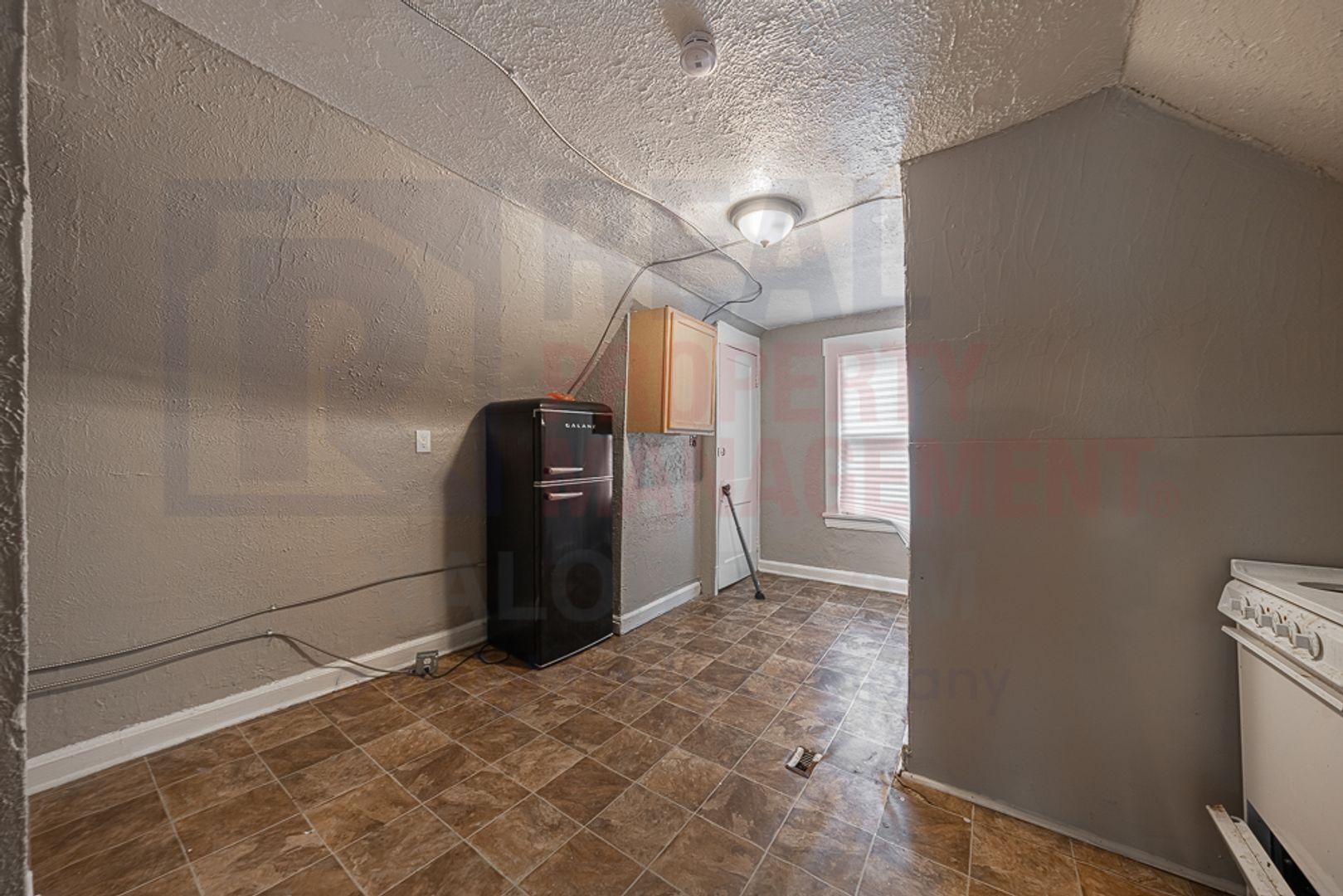 Building Photo - 11702-11704 Saywell Ave,