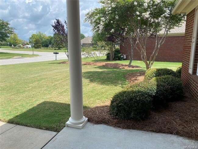 Building Photo - 4/3 in Deer Creek!