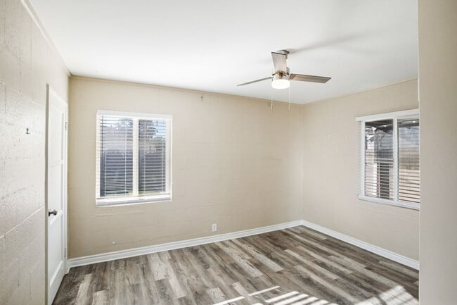 Building Photo - Nicely Updated 2 Bed, 1 Bath Single Story Home In Established Neighborhood