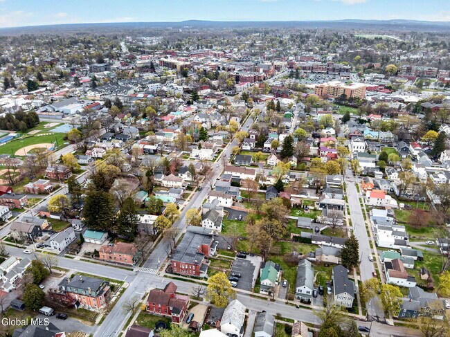 Building Photo - 194 Grand Ave