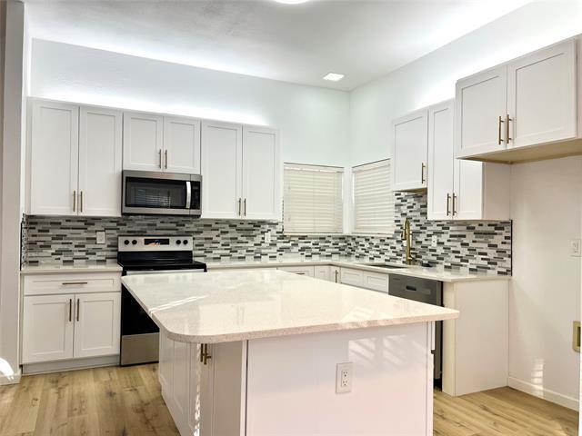 Building Photo - 2205 Summit Dr