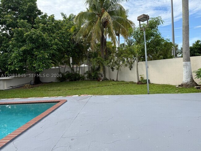 Building Photo - 10331 SW 135th Ct