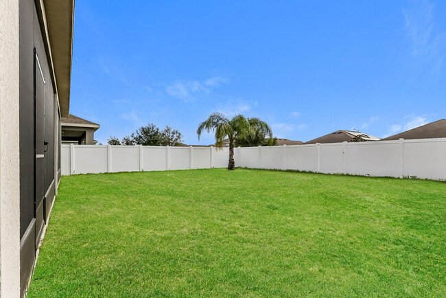 Building Photo - Spacious Home in Haines City with Fenced Yard