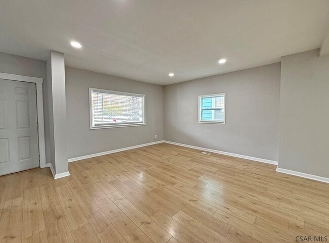 Building Photo - 512 Graham Ave