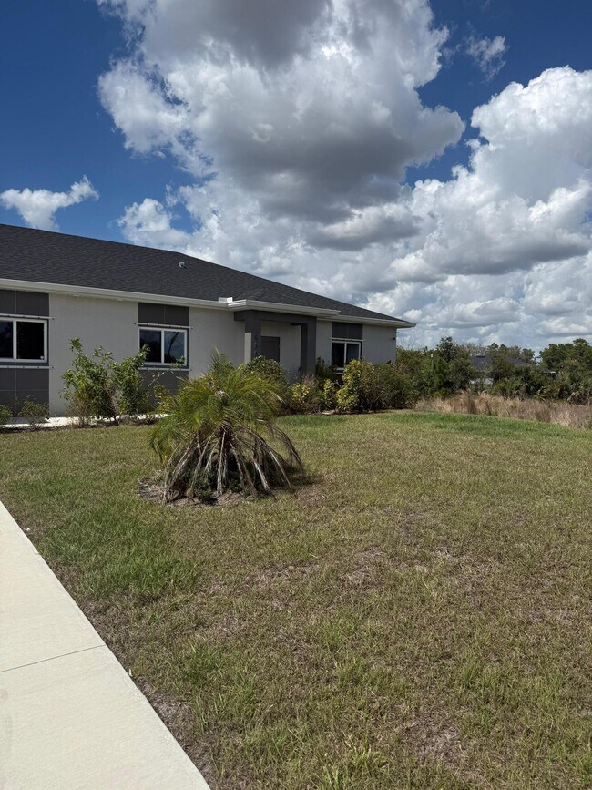 Building Photo - 4800 15th St SW