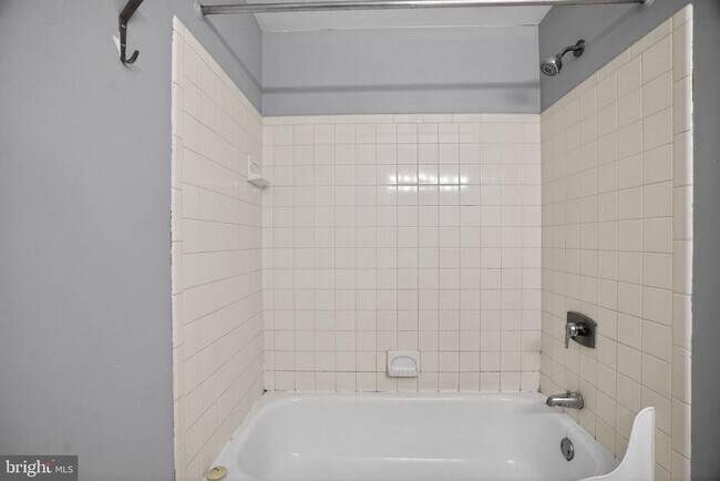 Building Photo - 408 Vine St