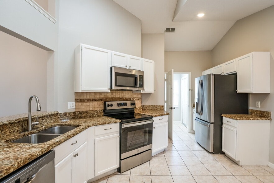 Building Photo - 7920 Oakstone Ct
