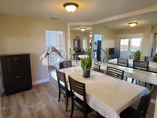 Building Photo - Executive Folsom Rental EXCELLENT Location and a POOL!