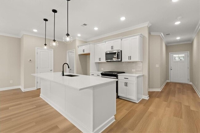 Building Photo - 4561 Moray Dr