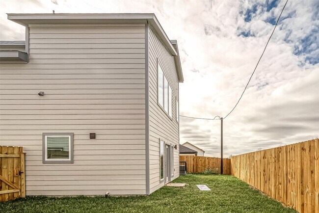 Building Photo - 9204 Buffum St