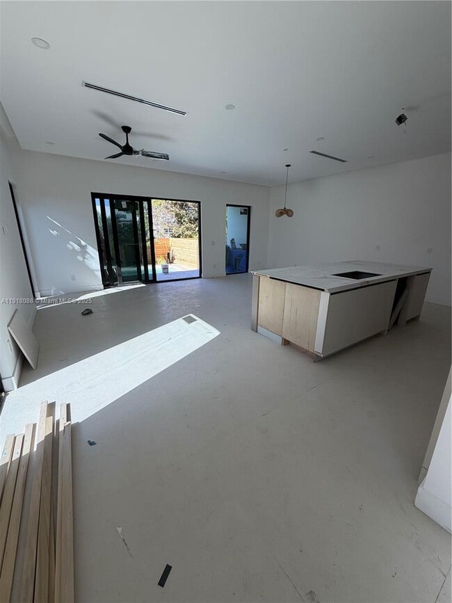 Building Photo - 1321 NE 13th Ave