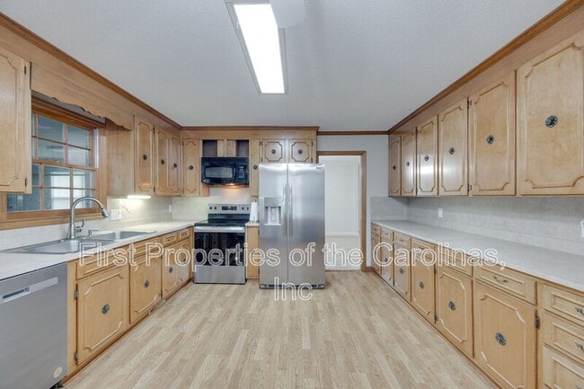 Building Photo - 1003 Chesterfield Ave