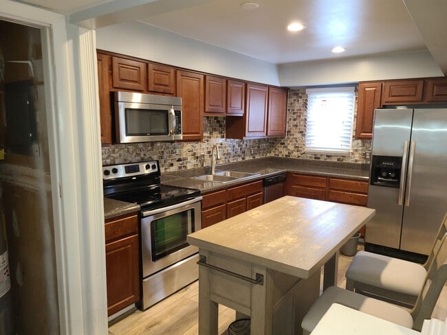 Building Photo - 6452 Dillard Pl