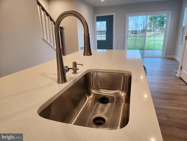 Building Photo - 377 Waterside Sq