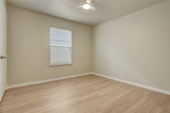 Building Photo - 822 Crabapple Way
