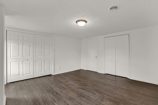 Building Photo - 569 Pleasant St
