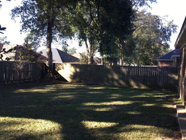 Building Photo - BEAUTIFUL HOME IN DAPHNE!